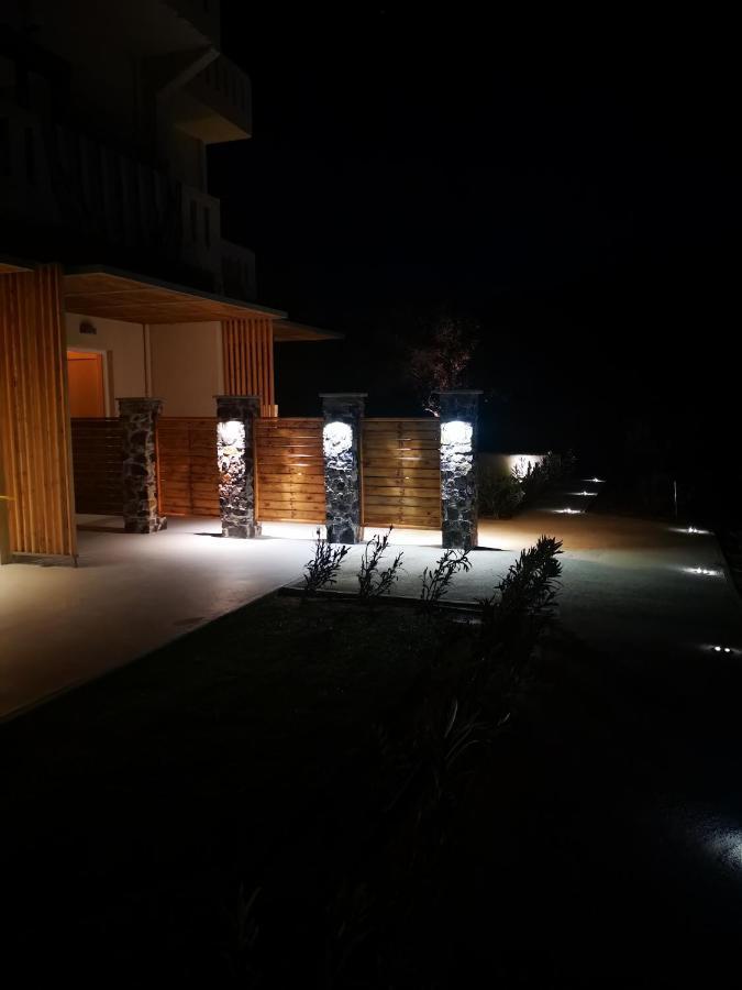 Gratelia Apartment Damnoni Bagian luar foto
